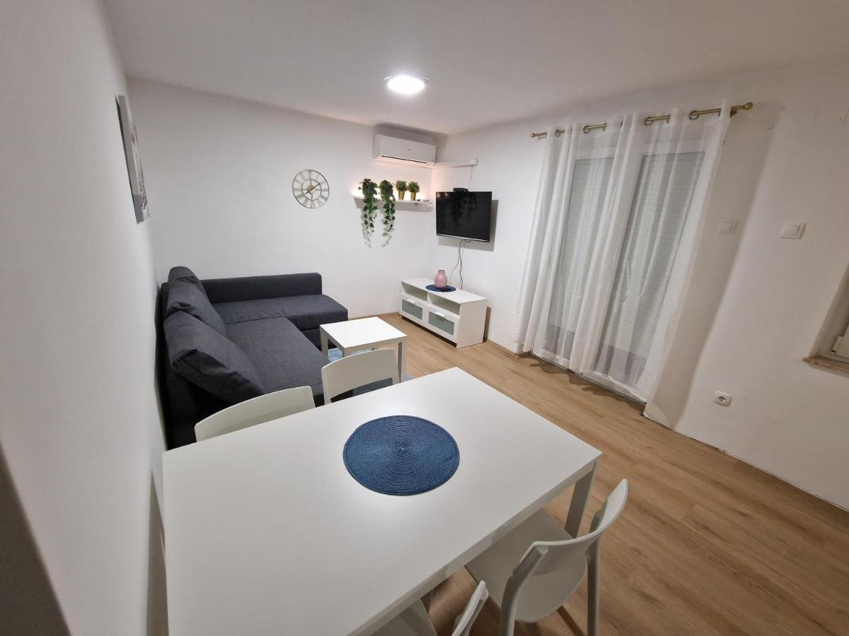 Goya - Selce Appartement Buitenkant foto