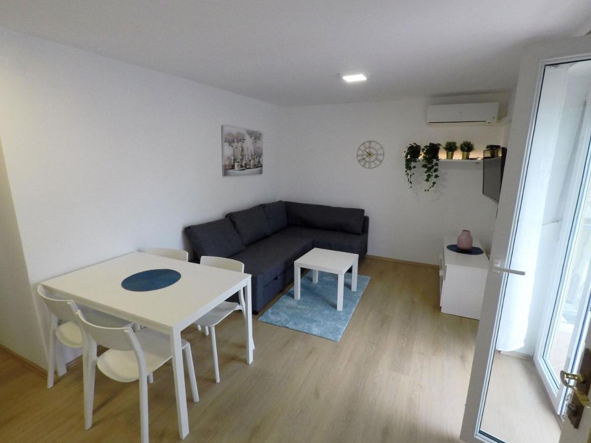 Goya - Selce Appartement Buitenkant foto