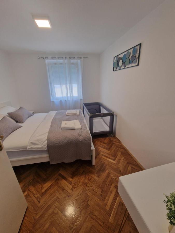 Goya - Selce Appartement Buitenkant foto